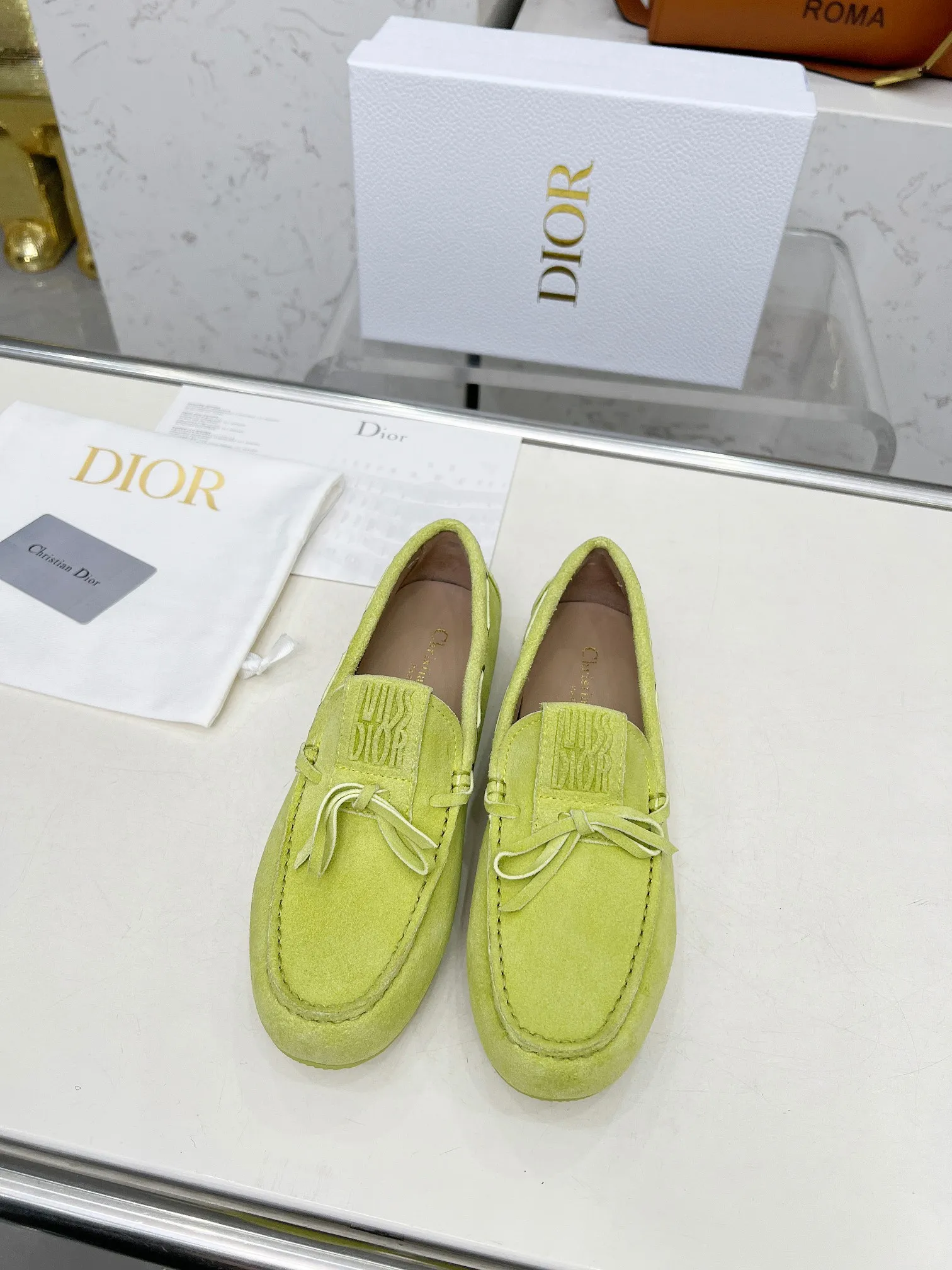 👟👟Ex-factory price 500👟👟 Dior's new spring and summer ultra-light jelly series loafers are brand new. The layout strives to create fashionable classic items. New products created at the first substantial show of Paris Fashion Week. The inspiration is cleverly combined by the D chief designer on the perfect shoe shape. Paired with brand buckles, it is even more fashionable! Original version, perfect and exquisite workmanship!  ✔️Upper: original fabric ✔️Inner lining: imported sheepskin lining ✔️Sole: original outsole ✔️Size: #35-41 (40 41 customized items are not returnable)